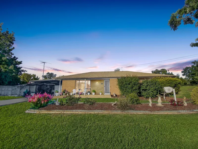 JUST A STONE THROW TO THE MAIN STREET OF RUTHERGLEN