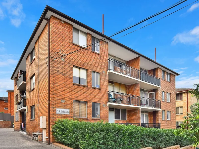 2 Bed Rooms Unit for Rent $360 PW. 2/35 Brittain Crescent, Hillsdale NSW 2036. Don't Miss out.
