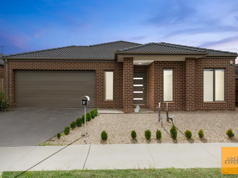 MODERN, SPACIOUS AND READY TO MOVE IN!