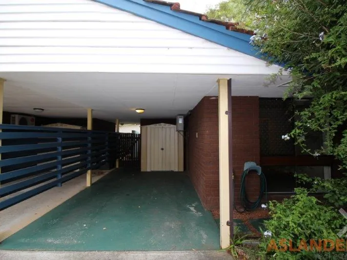 WELL MAINTAINED VILLA - CONVENIENTLY LOCATED TO PUBLIC TRANSPORT AND SHOPS