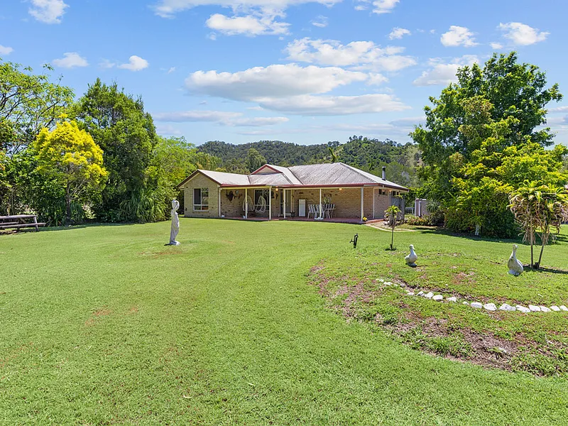 Scenic Hideaway with Creek and Paddocks on 1.90ha