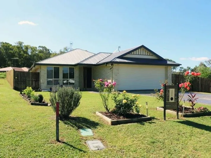 Modern  Arden Vale Brick home on large 1124m2 block .