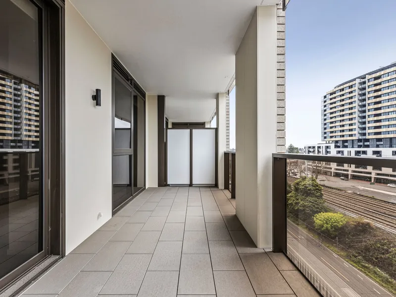 2 weeks FREE RENT* - 3-bed Apartment with Large Balcony. Pet friendly