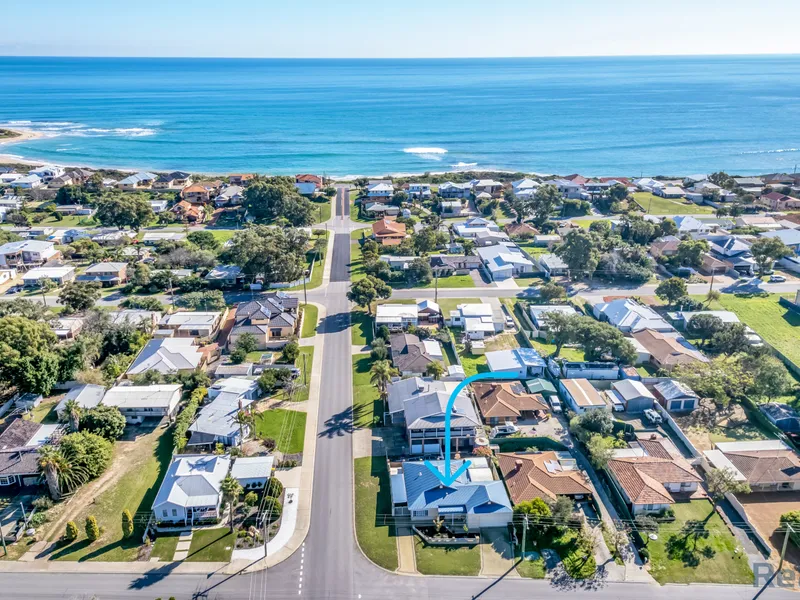 Approx. 300 meters to Falcon Bay