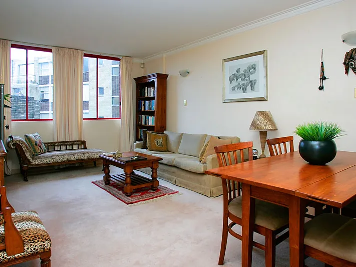 Bright One Bedroom Apartment - Great Location