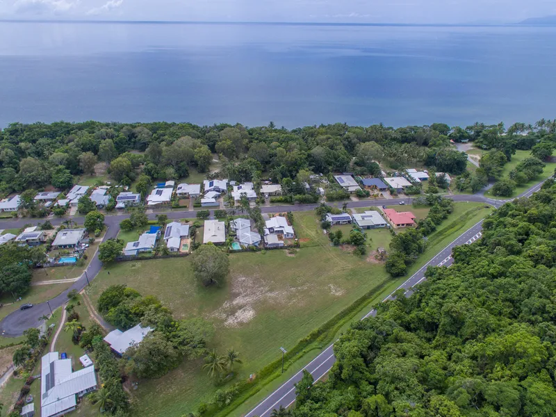 ALMOST 2 ACRES (7,500 M2) FLAT USABLE LAND  WALKING DISTANCE TO BEACH