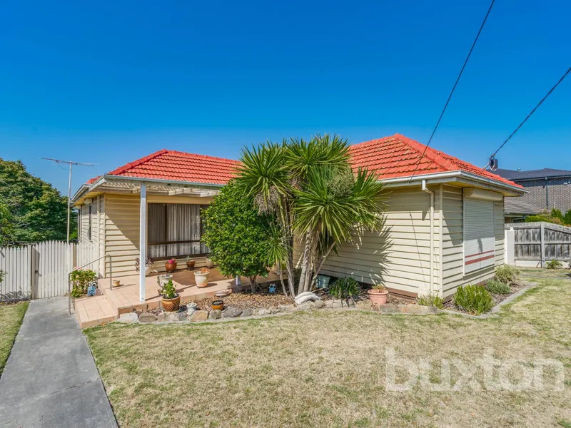 SPACIOUS FAMILY HOME IN MOUNT WAVERLEY WITH GARDEN MAINTENANCE INCLUDED!!!