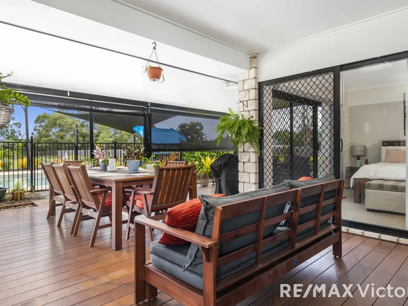 GORGEOUS LOW SET FAMILY HOME ON 3238M2 + 9 x 12m Shed