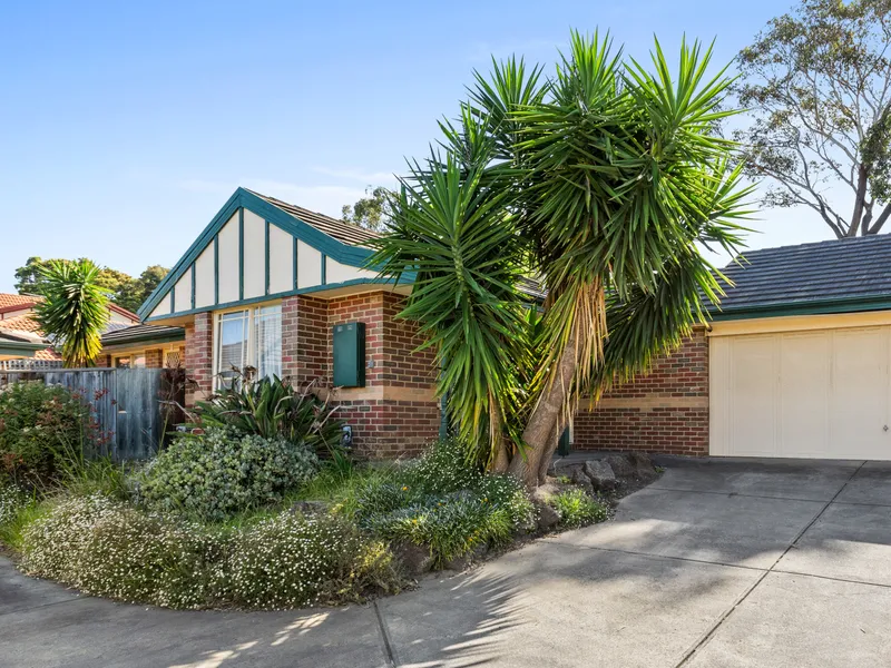 Somerset Mews: Peace, Privacy & Community.