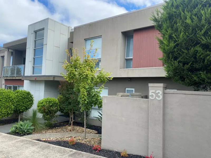 One-week free rent to successful applicant!