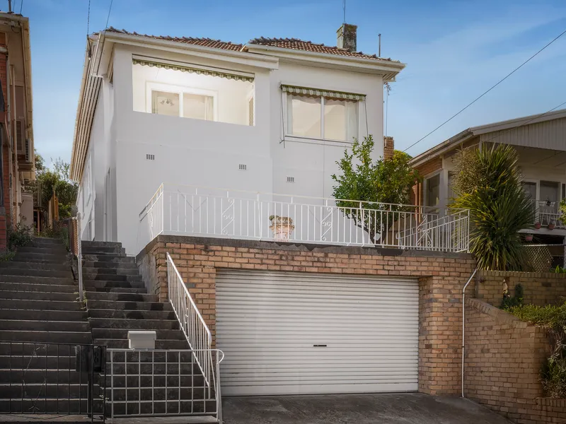 Coonans Hill Classic With City Views