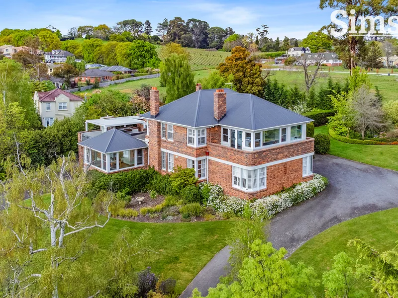 Grand Residence in a Private Location