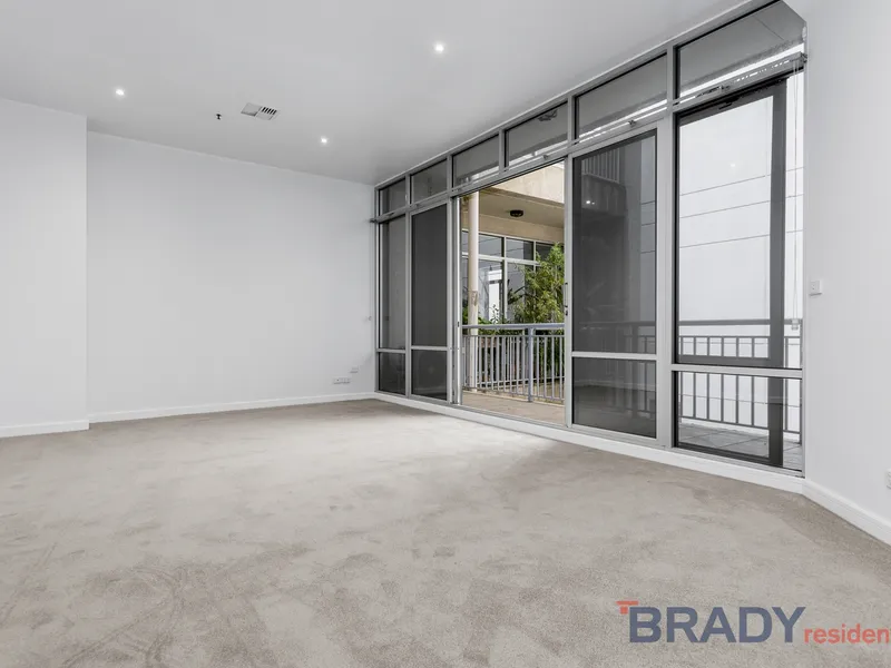 NEWLY RENOVATED SPACIOUS ONE BEDROOM APARTMENT WITH CAR SPACE!