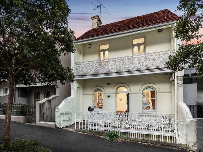 Expansive Sunlit 1-Bedroom Terrace In Premium Location