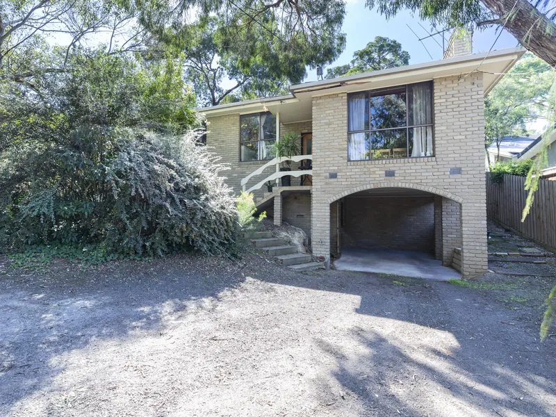 Large block in a leafy Eltham setting