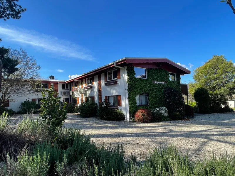 Alpenhorn Apartments