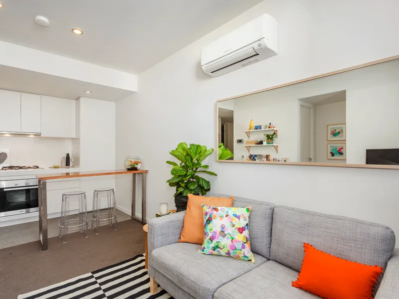 DISCOUNTED MODERN APARTMENT IN ULTIMATE LOCATION (ADJACENT DEVELOPMENT SITE SOON TO BE COMPLETED)