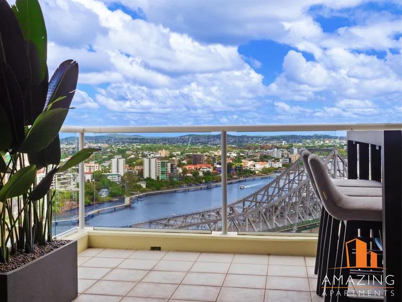 RIVERFRONT APARTMENT WITH AMAZING VIEWS