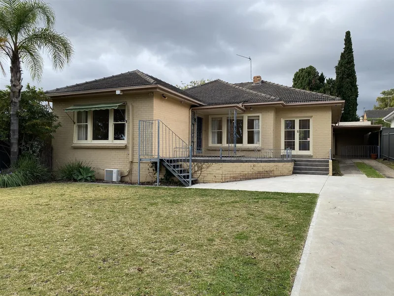 3 Bedroom Family Home Set In Highly Desirable Location
