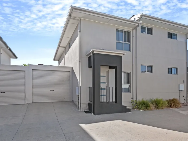 MODERN LIVING NEAR THE OCEAN