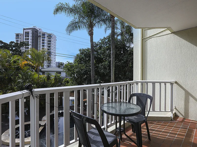 Get in Quick on this North facing apartment & stroll to beach - 'Tradewinds'