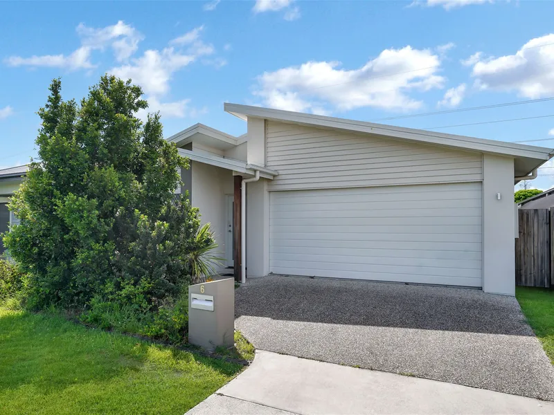 Spacious & well designed 4Bd, 2Bth family home with ducted A/C, ceiling fans, security screens & pet friendly