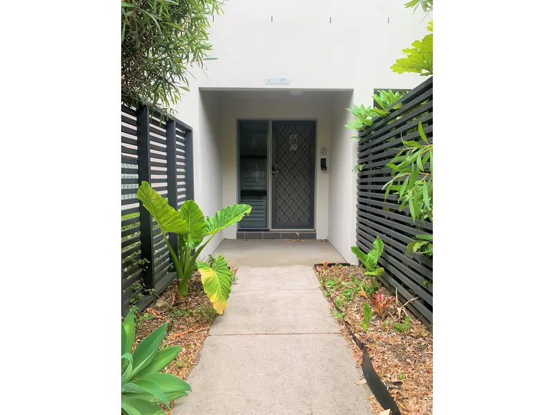 GORGEOUS UNIT WITH FILTERED WATER VIEWS !!
