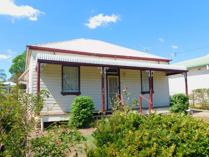 QUAINT WEATHERBOARD HOME - QUIET LOCATION