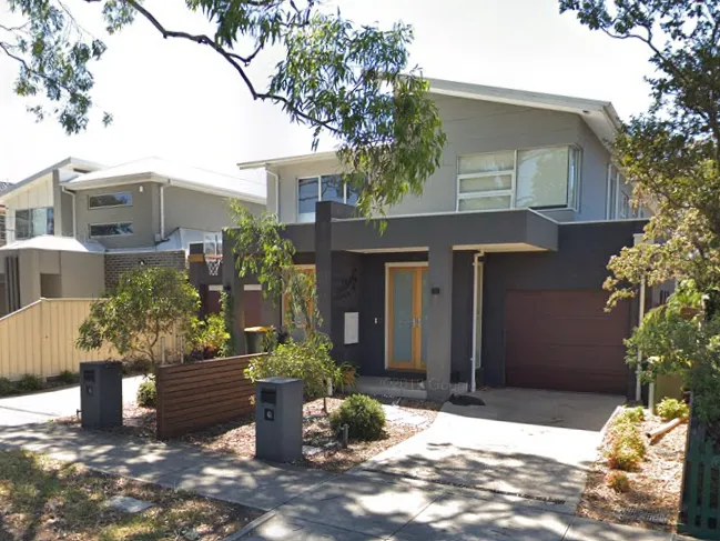 Downstairs Master Bedroom for Rent - Ensuite and Walk-In-Robe!