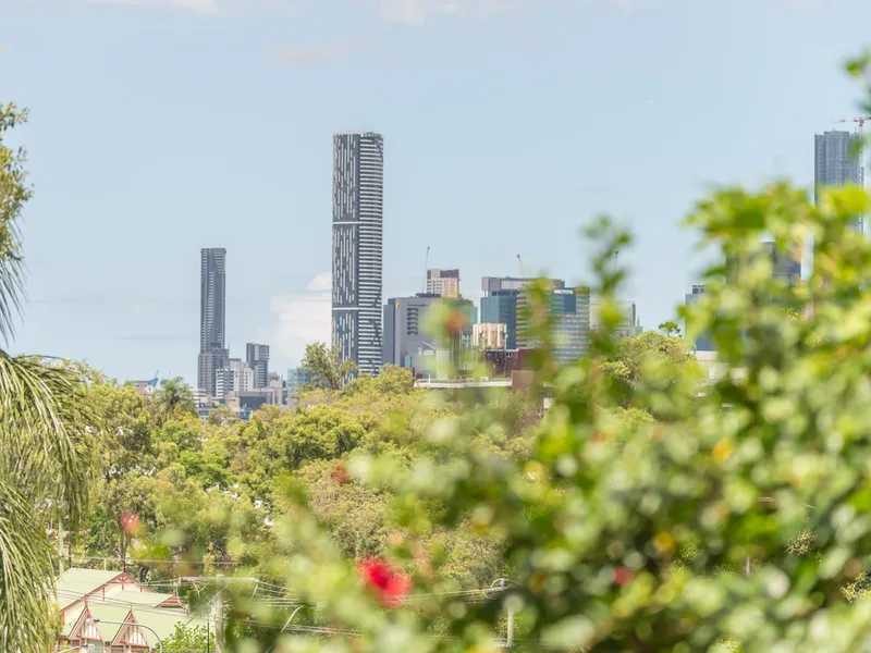 Courtyarded City View Unit !