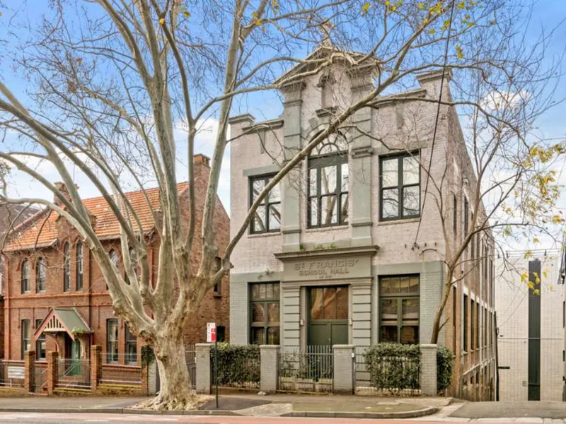Stylish spacious apartment in heritage building