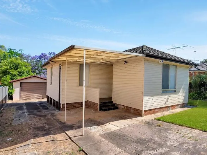 TWO BEDROOM HOME WITH GREAT YARD SPACE (ONE WEEK FREE RENT)