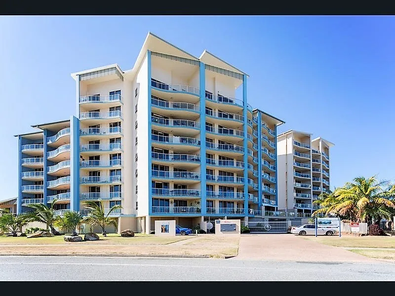 LUXURY LIVING - MARINA & BEACH: