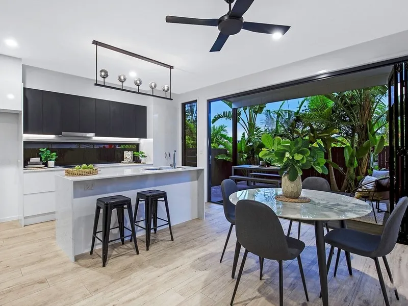 Modern Freehold Townhouse In A Coveted School Precinct!