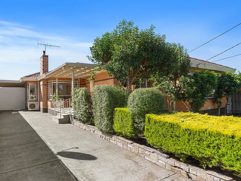 Instant Family Appeal in a Family Focused Neighbourhood!