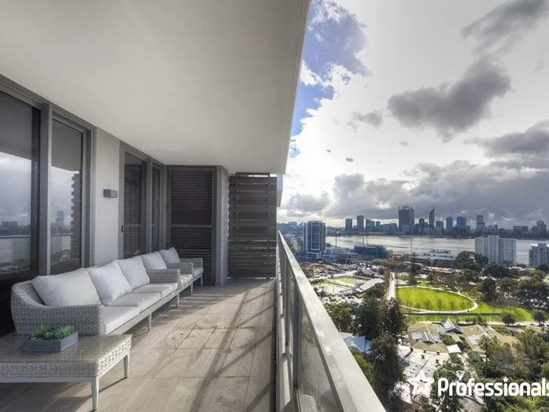 STUNNING VIEW & IN GREAT LOCATION