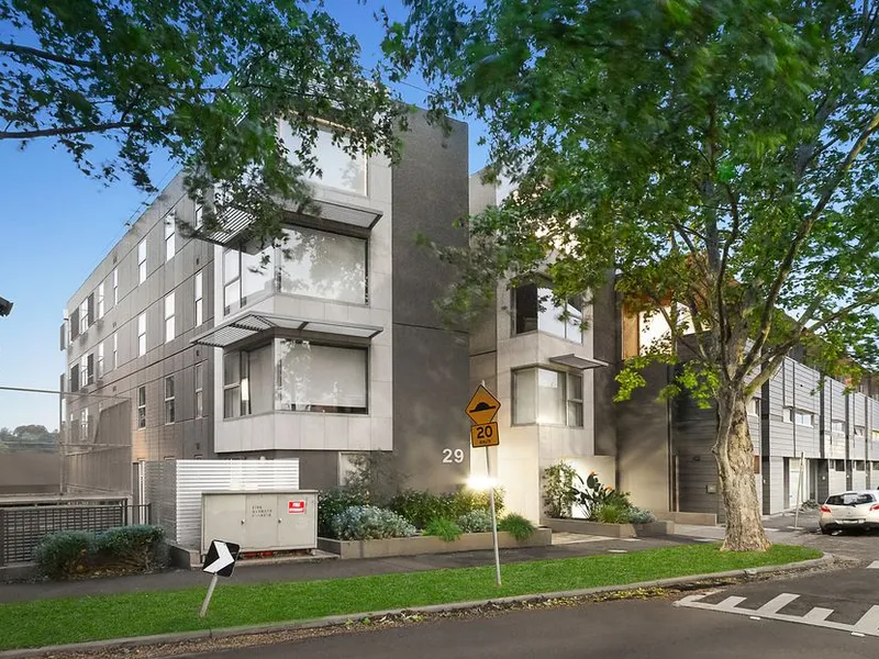 Sensational Riverfront Style with Rooftop