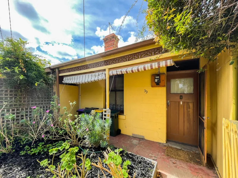 TEO BEDROOM HOUSE IN PRIME LOCATION!