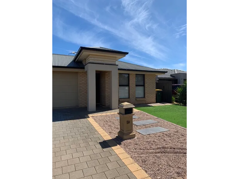 Lovely 4 Bedroom or 3 Bedroom with Study Family Home.