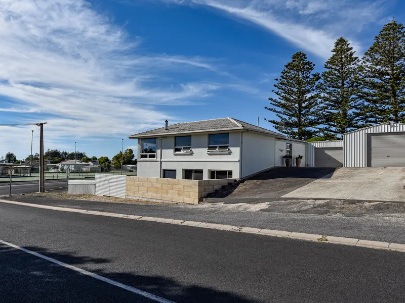 Superior Home or Holiday Residence