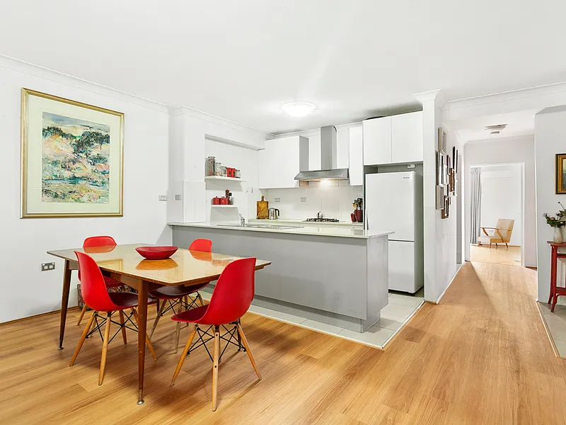 Contemporary apartment within walking distance to everything