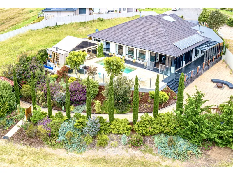 Normanville market is red hot right now. Cool down in the beautiful swimming pool. Summer is coming.