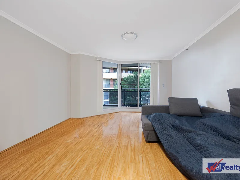 Immaculate 2 bedroom apartment for sale
