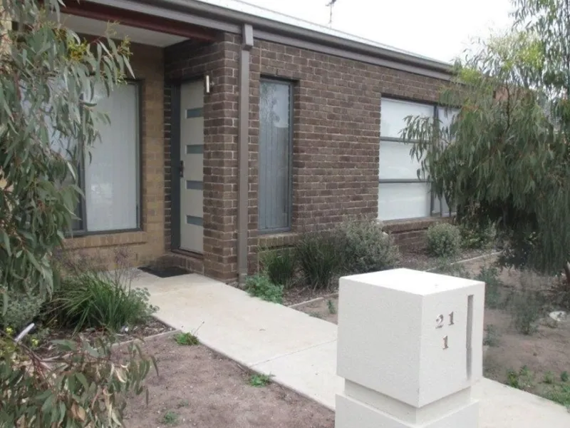One bedroom unit located in the sought after Moorookyle Estate!