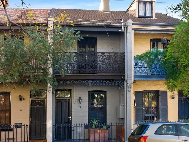 Style and Privacy in a Trendy Lifestyle Location