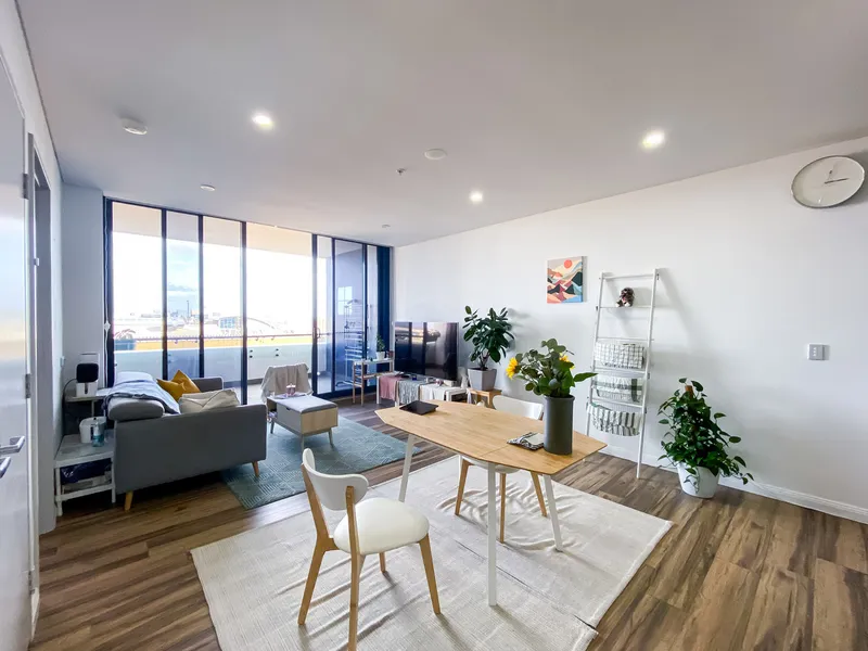 Unfurnished Spectacular 2 Bedroom Apartment in a Prime Location