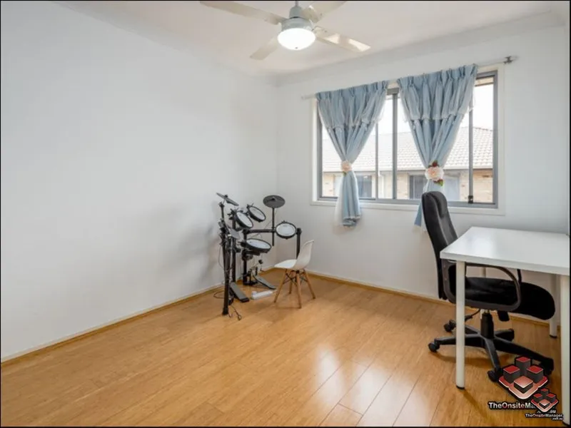 1 MINS WALK TO WOOLWORTH, CITY BUS, CALAMVALE COLLEGE AND CHILDCARE