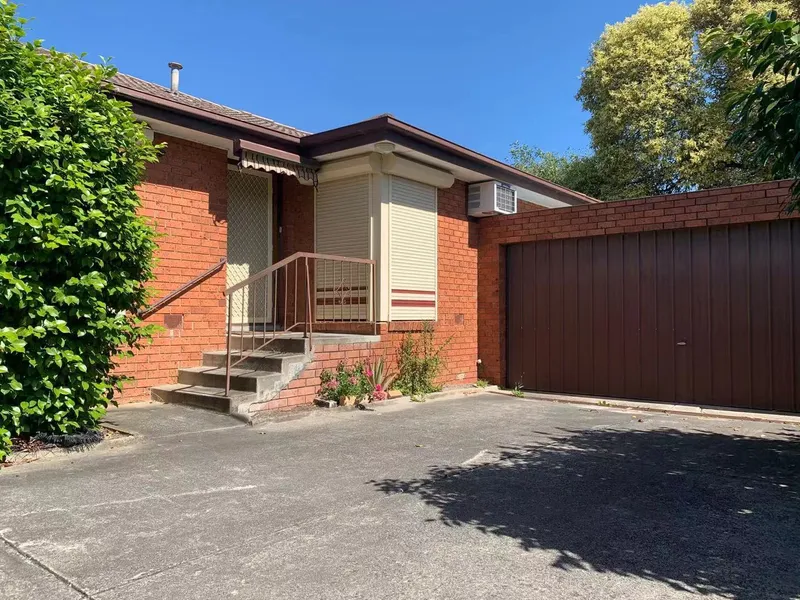 3 BEDROOM UNIT IN CONVENIENT POSITION