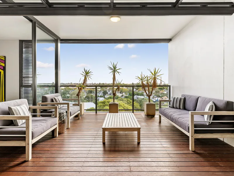 EXCEPTIONAL CONTEMPORARY LIVING WITH VIEWS IN 'ALTRO'