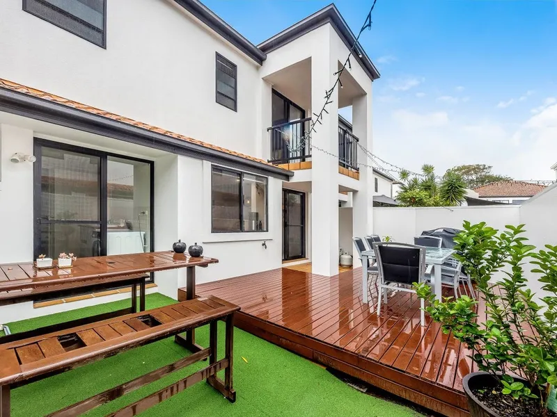 THE ULTIMATE GOLD COAST LIFESTYLE!